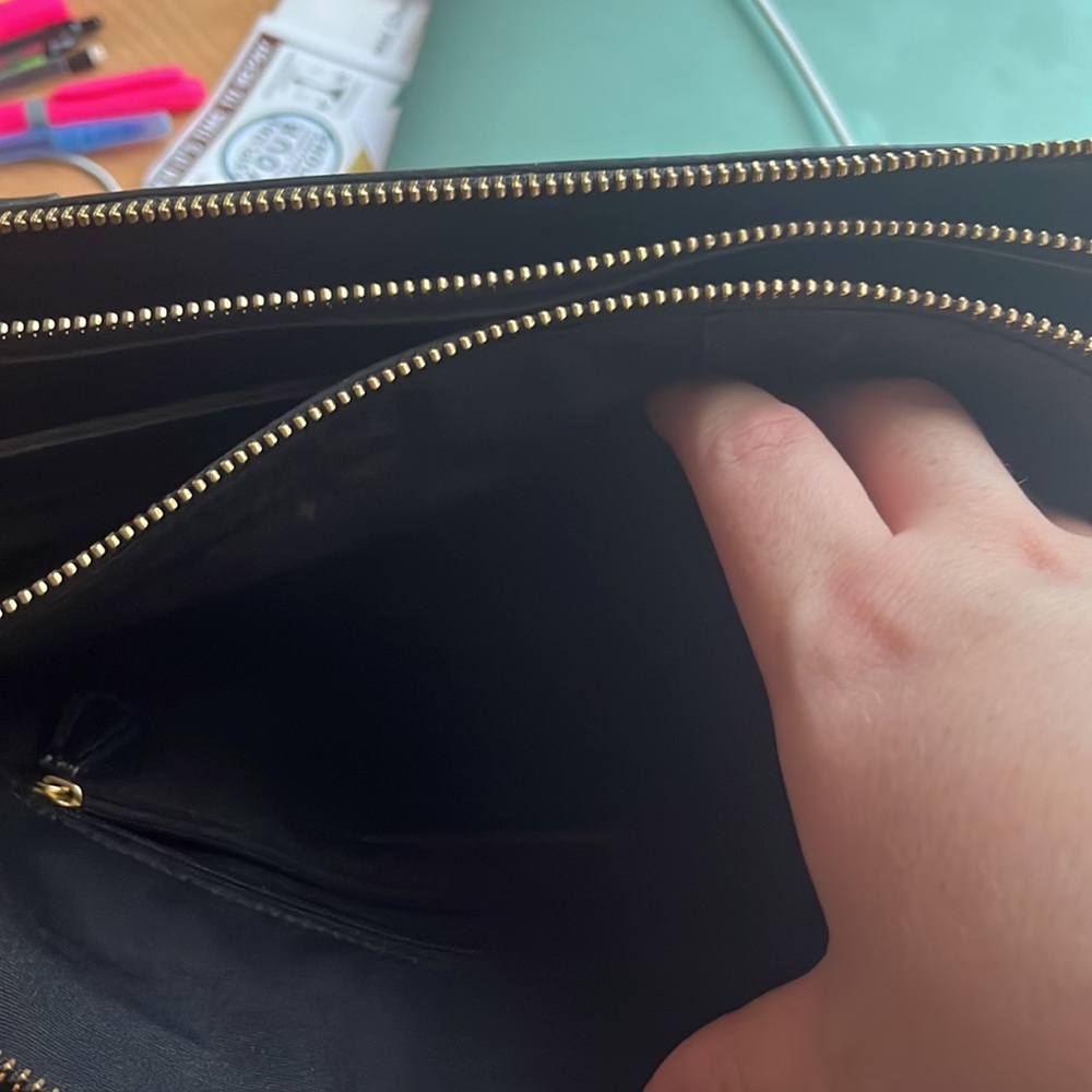 Medium Sized Coach Bag With Multiple Compartments - image 4